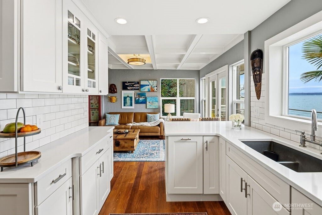 3847 Beach Drive SW, Seattle, WA 98116