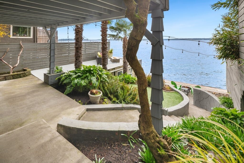 3847 Beach Drive SW, Seattle, WA 98116