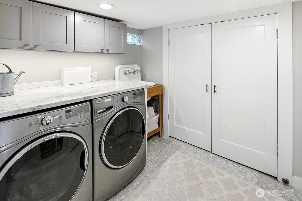 3847 Beach Drive SW, Seattle, WA 98116