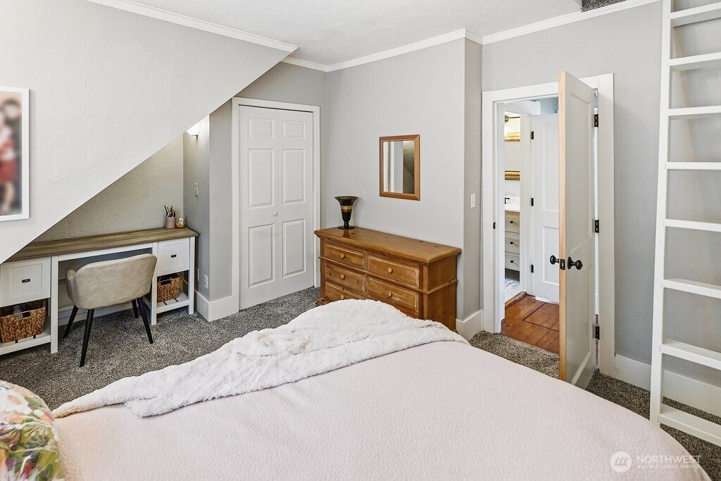 3847 Beach Drive SW, Seattle, WA 98116