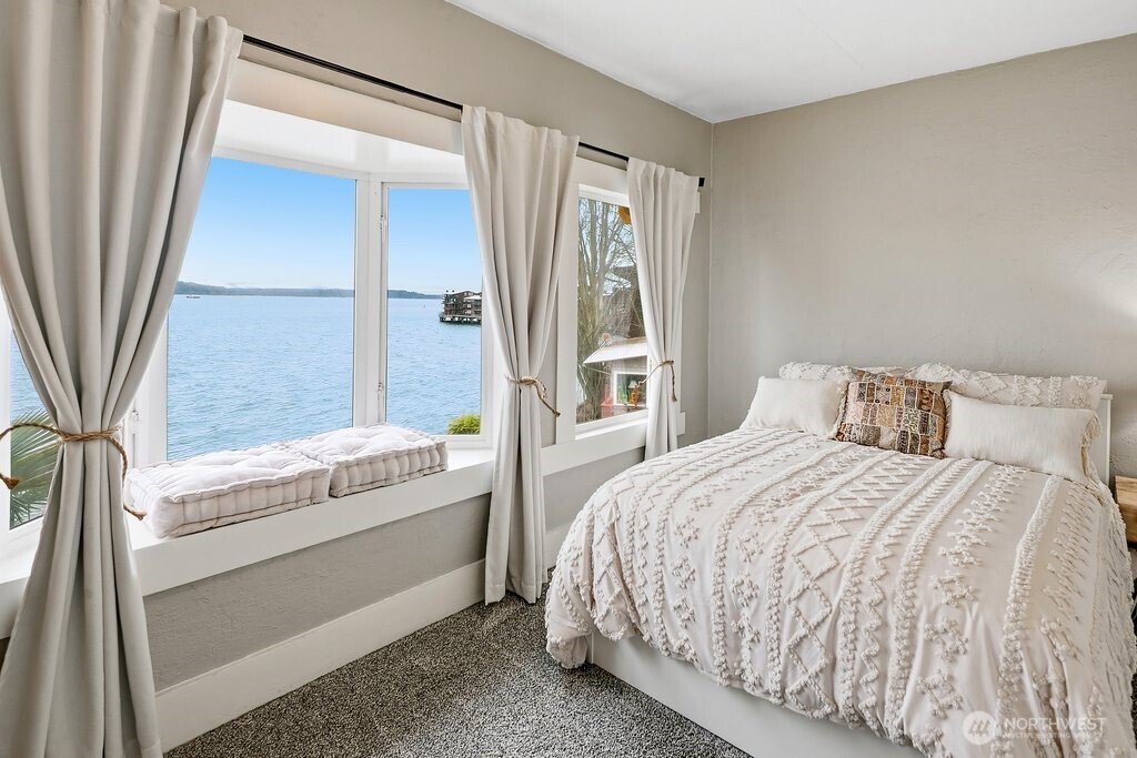 3847 Beach Drive SW, Seattle, WA 98116