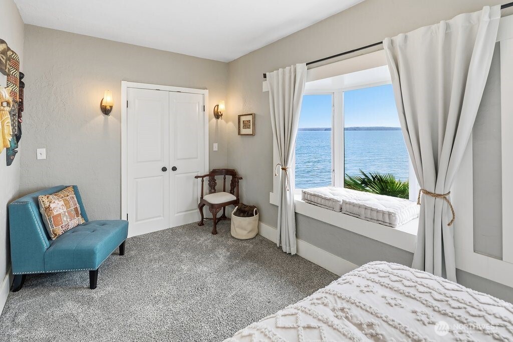 3847 Beach Drive SW, Seattle, WA 98116