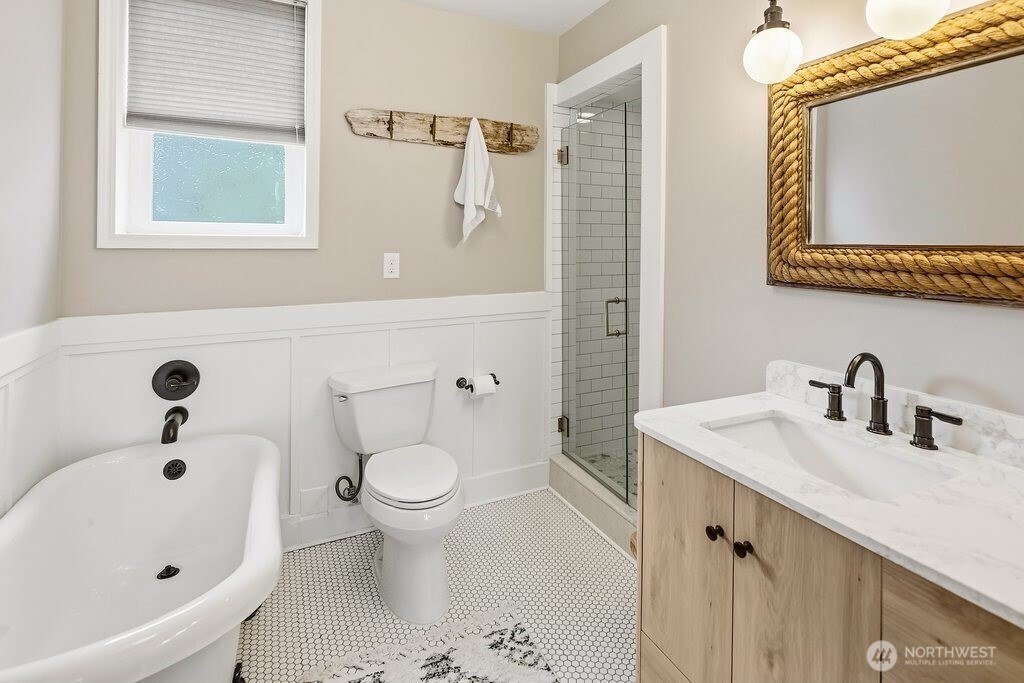 3847 Beach Drive SW, Seattle, WA 98116