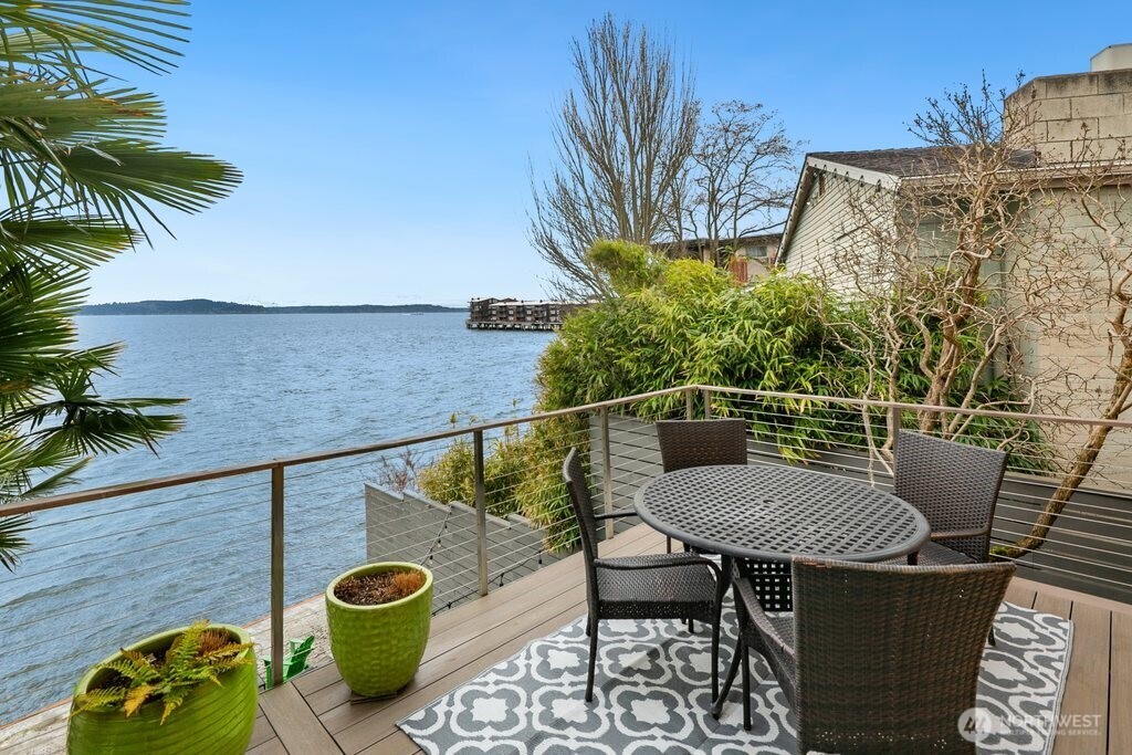 3847 Beach Drive SW, Seattle, WA 98116