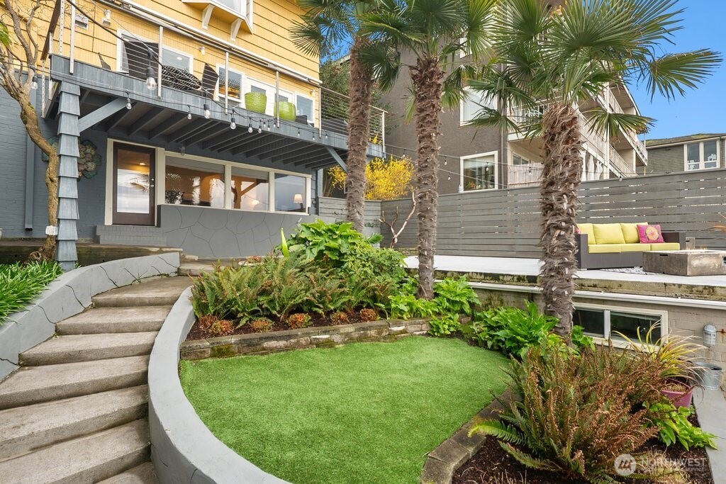 3847 Beach Drive SW, Seattle, WA 98116