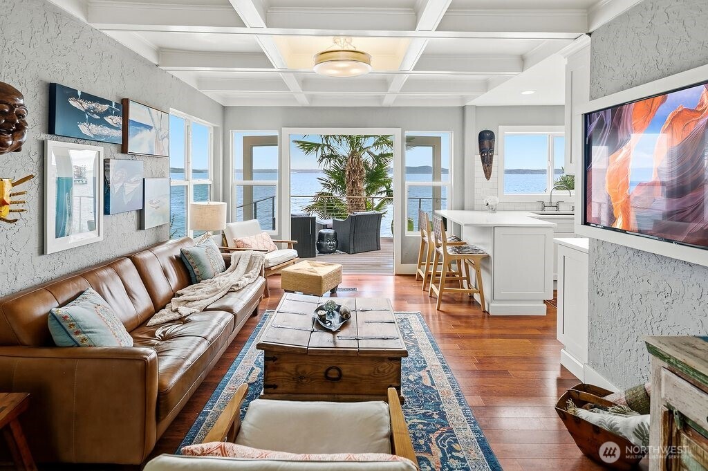 3847 Beach Drive SW, Seattle, WA 98116