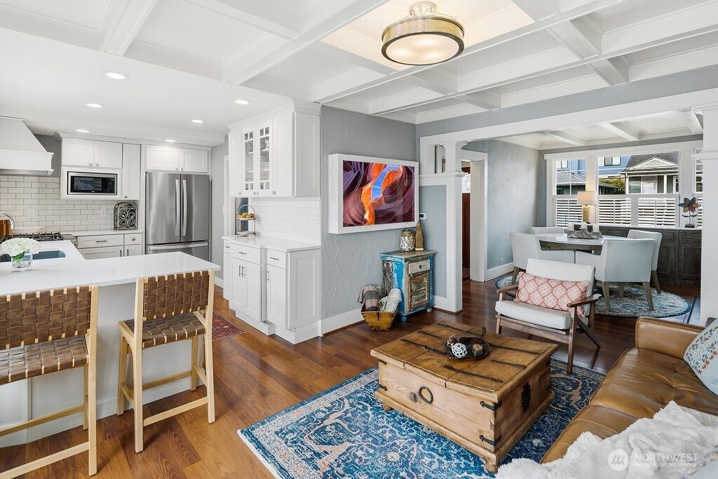 3847 Beach Drive SW, Seattle, WA 98116