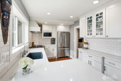 3847 Beach Drive SW, Seattle, WA 98116 - Photo 9