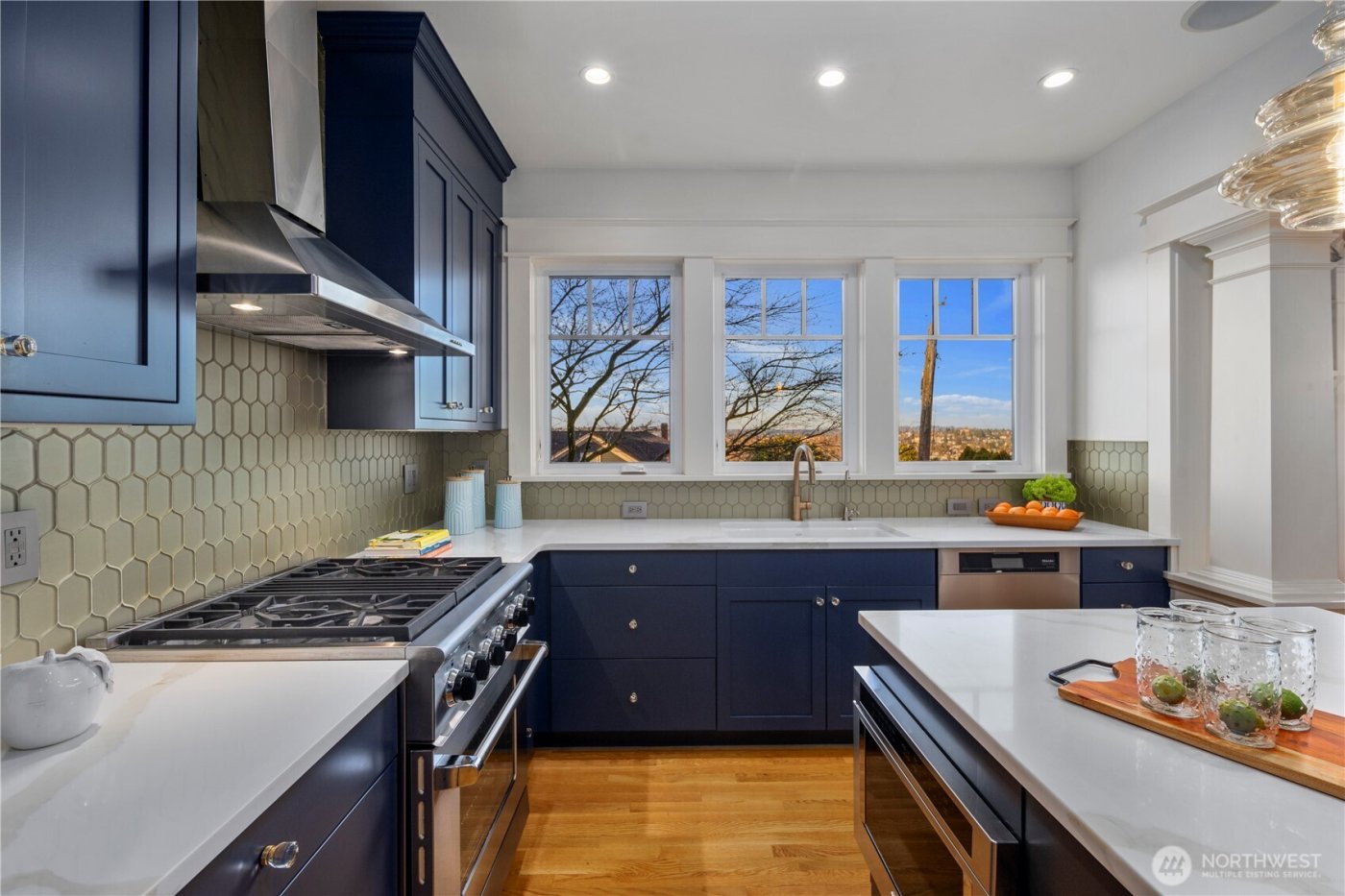 426 Smith Street , Seattle, WA 98109