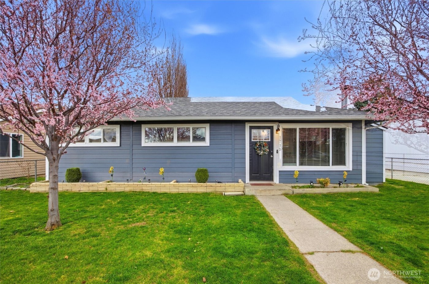 1715 N 15th Avenue , Pasco, WA 99301