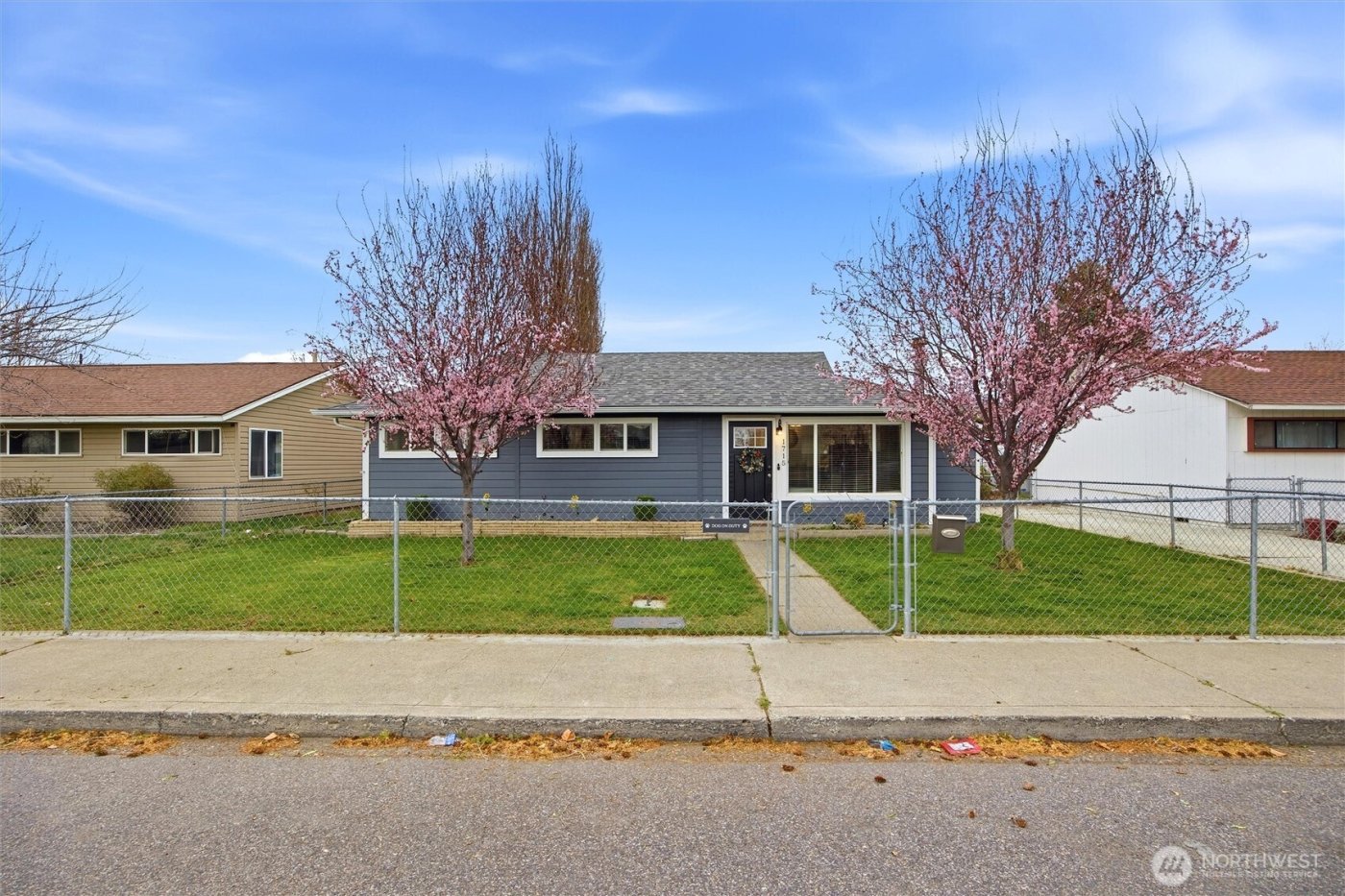 1715 N 15th Avenue , Pasco, WA 99301