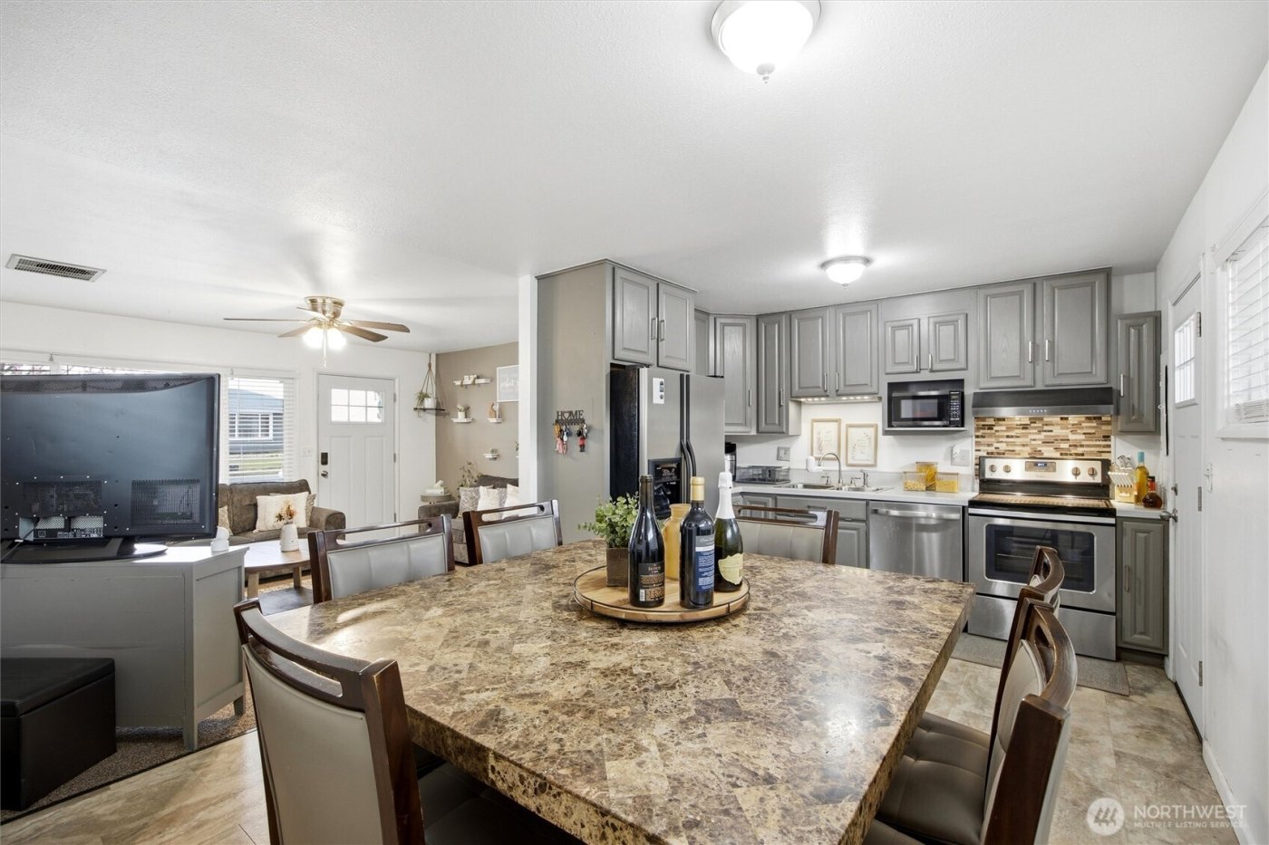 1715 N 15th Avenue , Pasco, WA 99301