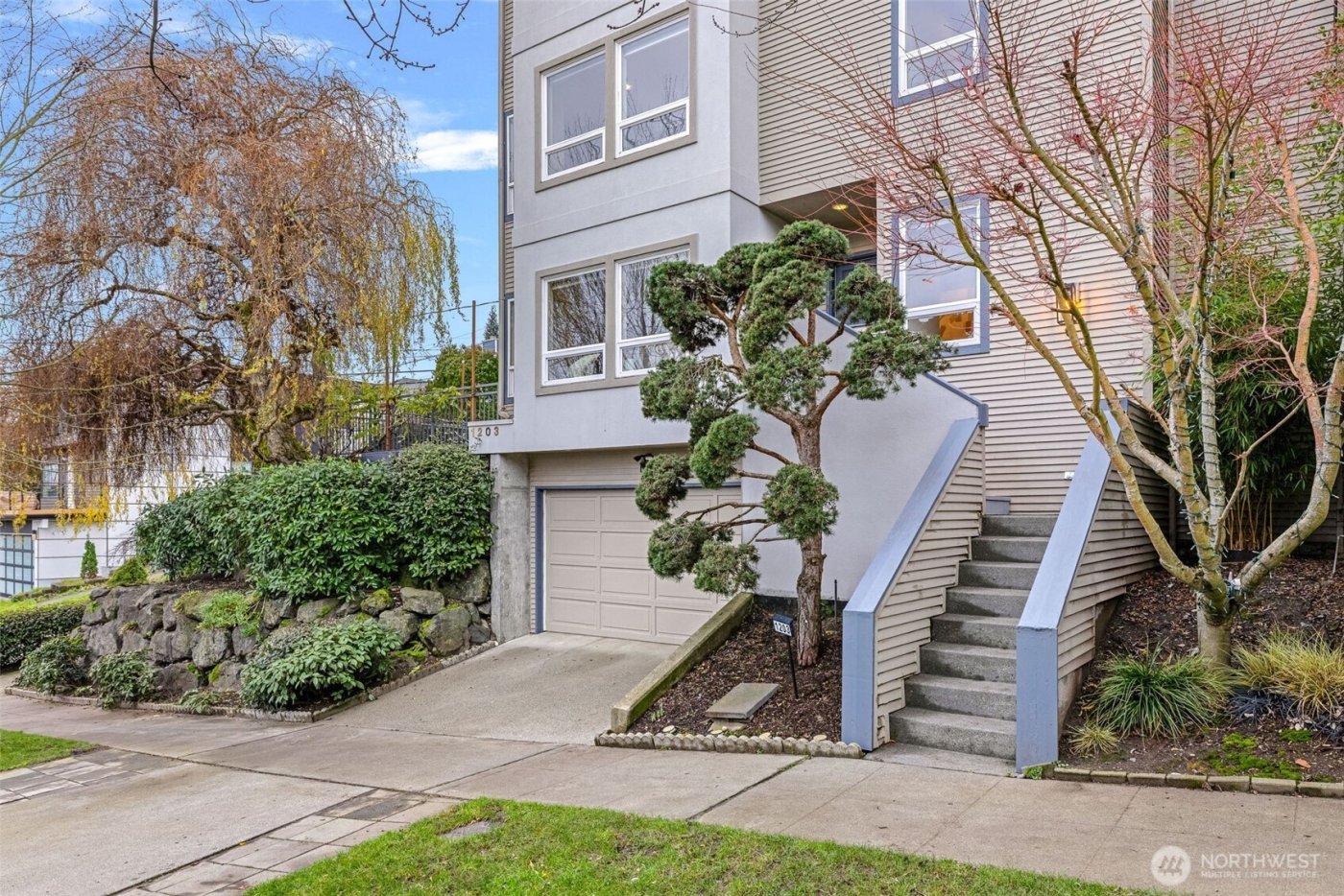 1203 5th Avenue N, Seattle, WA 98109