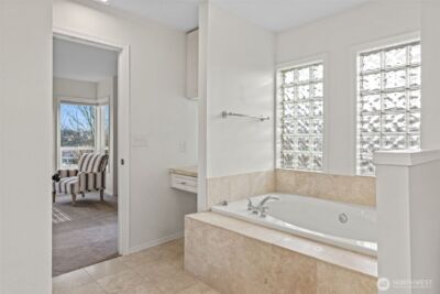 1203 5th Avenue N, Seattle, WA 98109 - Photo 18