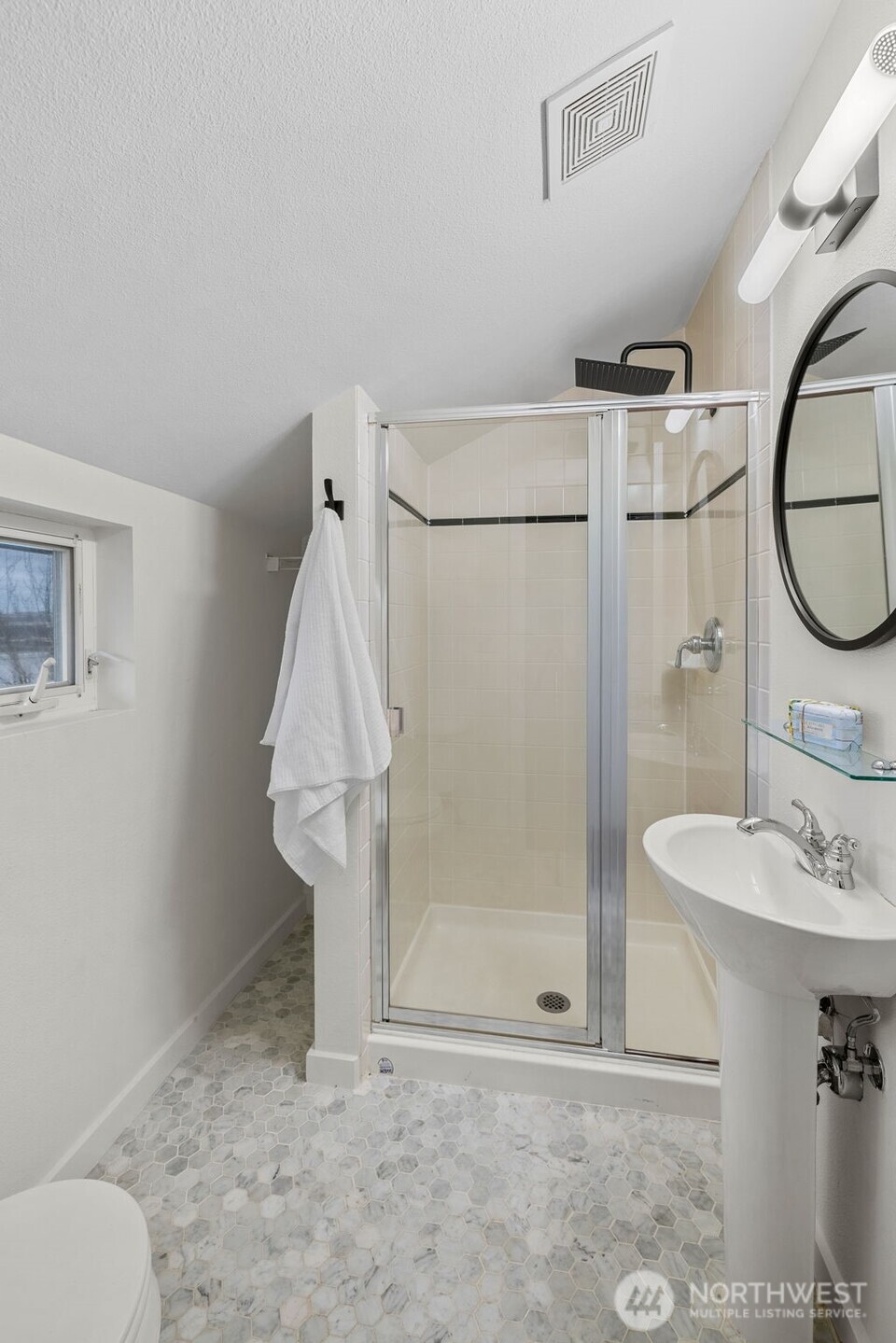 1203 5th Avenue N, Seattle, WA 98109