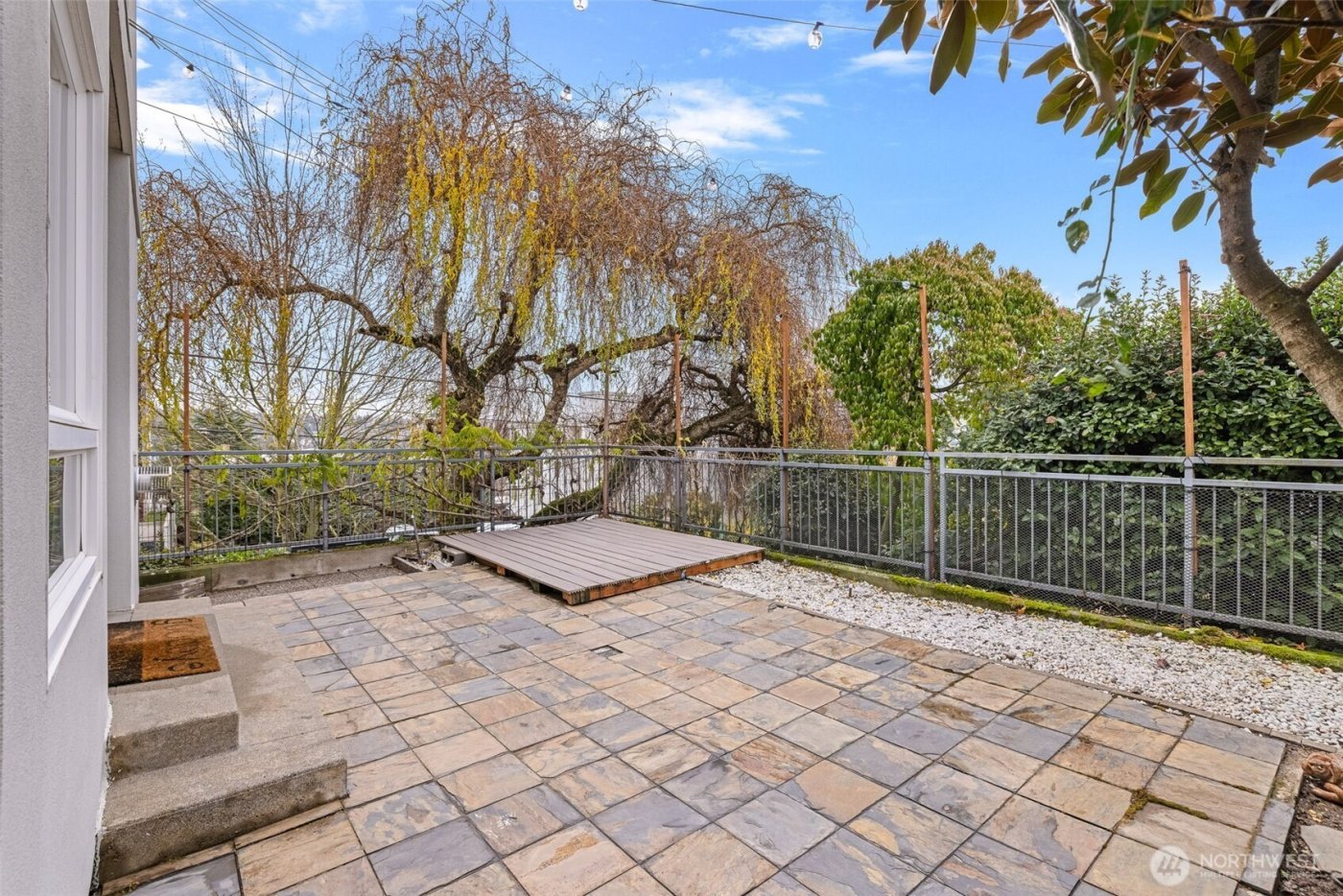 1203 5th Avenue N, Seattle, WA 98109