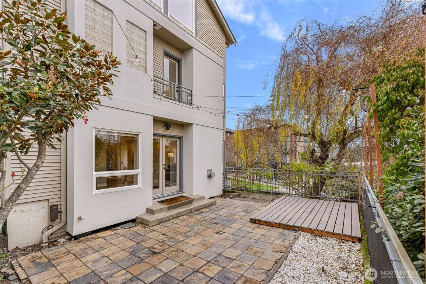 1203 5th Avenue N, Seattle, WA 98109