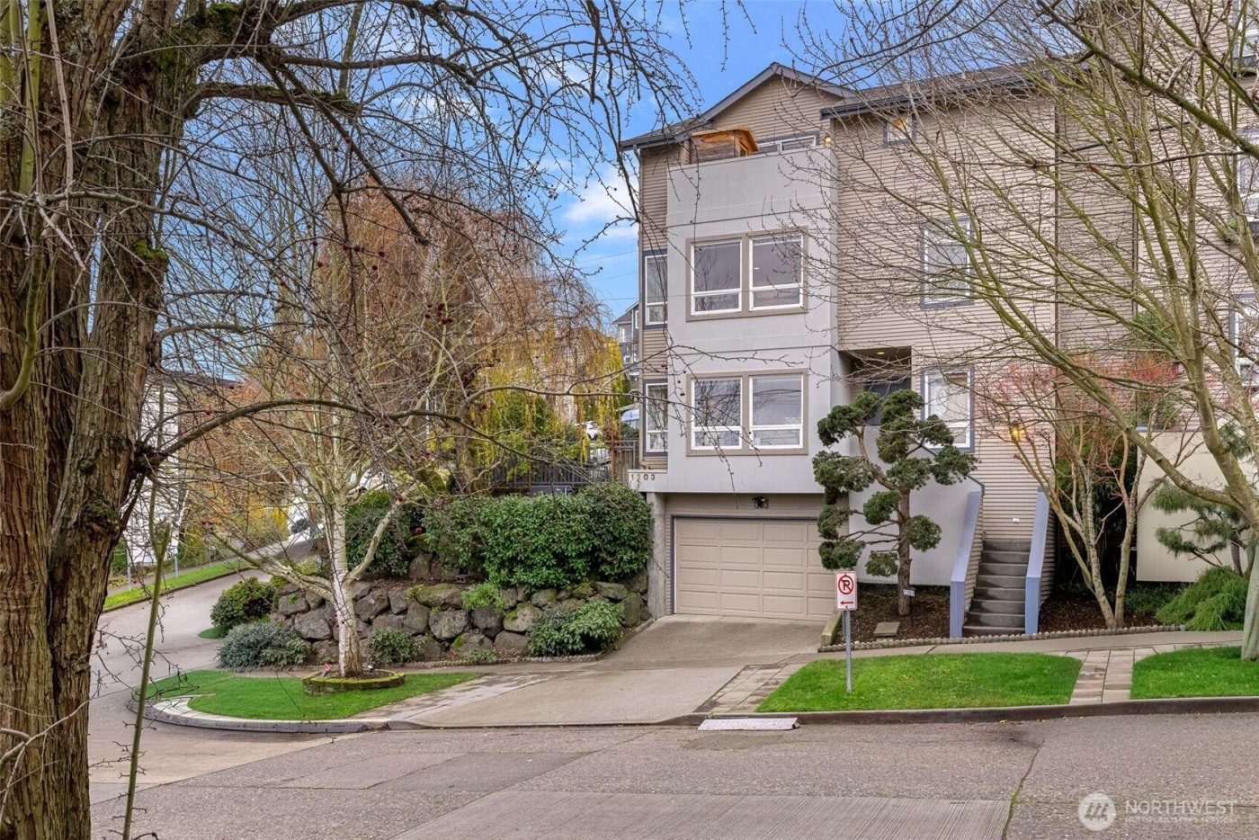 1203 5th Avenue N, Seattle, WA 98109