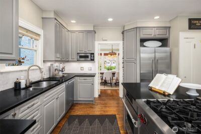 3609 Burke Avenue N, Seattle, WA 98103 - Photo 17