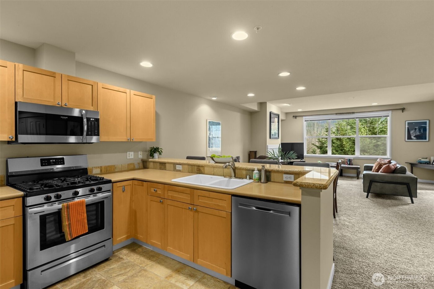 1000 Cabin Creek Lane SW #D304, Issaquah, WA 98027