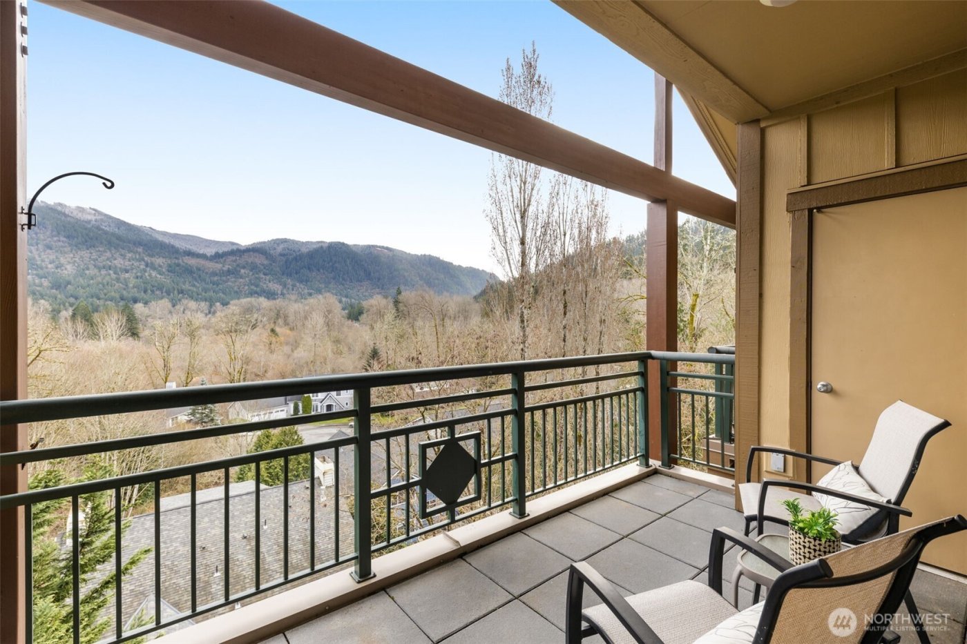 1000 Cabin Creek Lane SW #D304, Issaquah, WA 98027