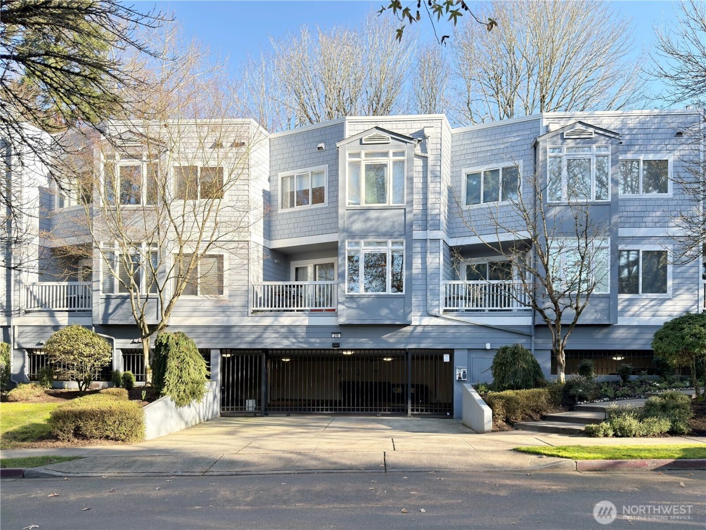 210 10th Street #4, Kirkland, WA 98033