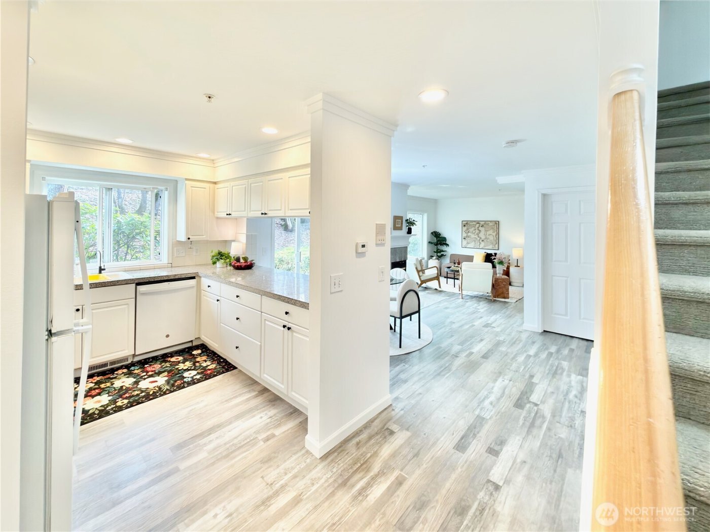 210 10th Street #4, Kirkland, WA 98033