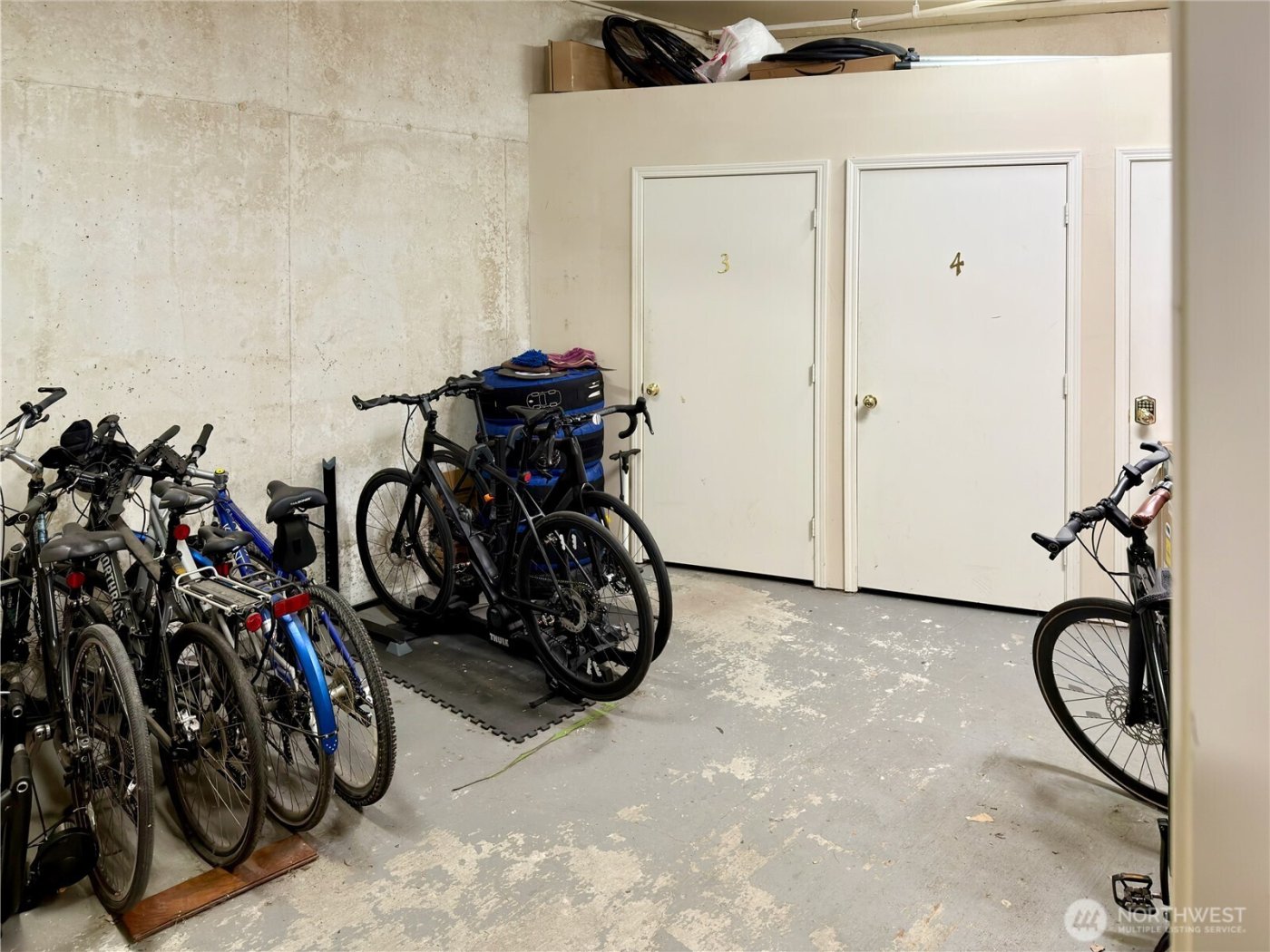 210 10th Street #4, Kirkland, WA 98033