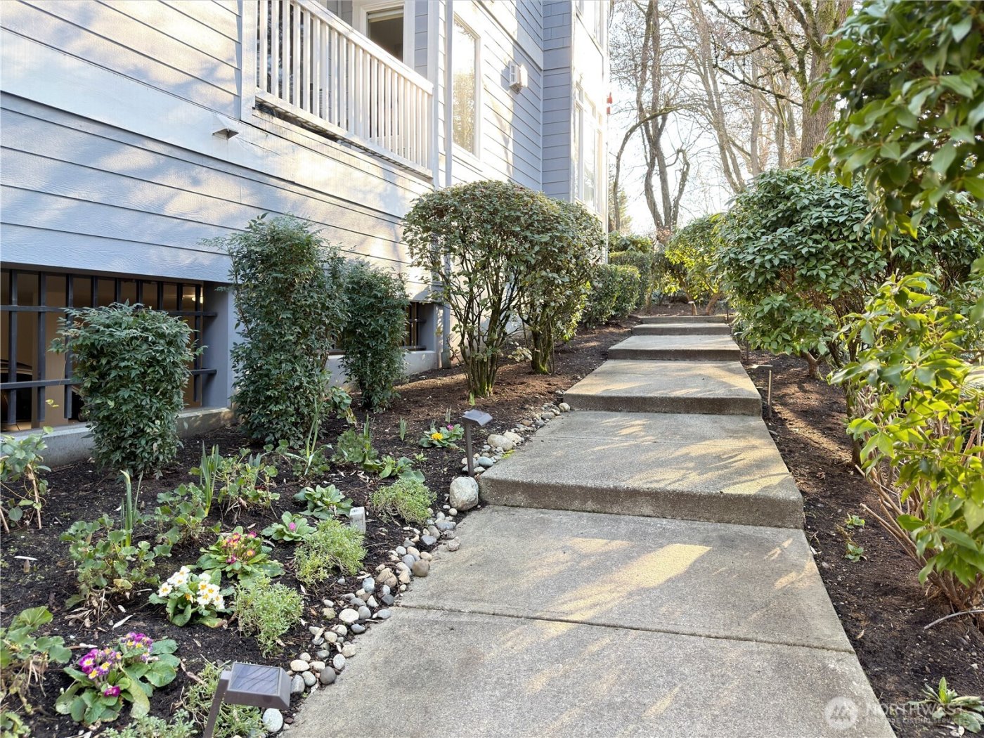 210 10th Street #4, Kirkland, WA 98033