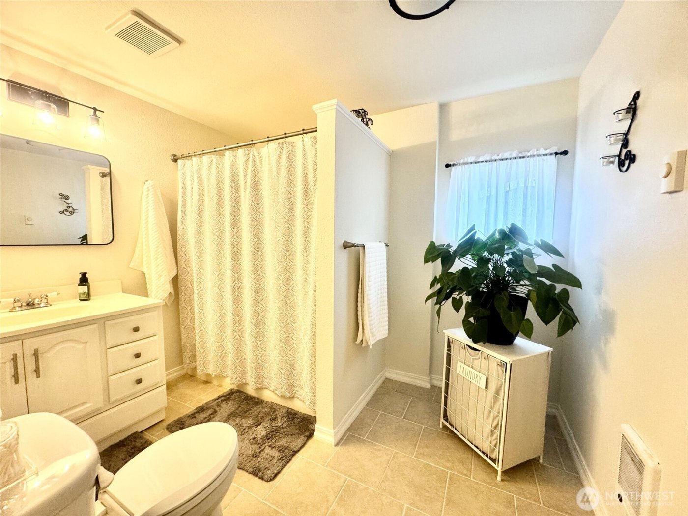 450 E Parkway Blvd , Shelton, WA 98584