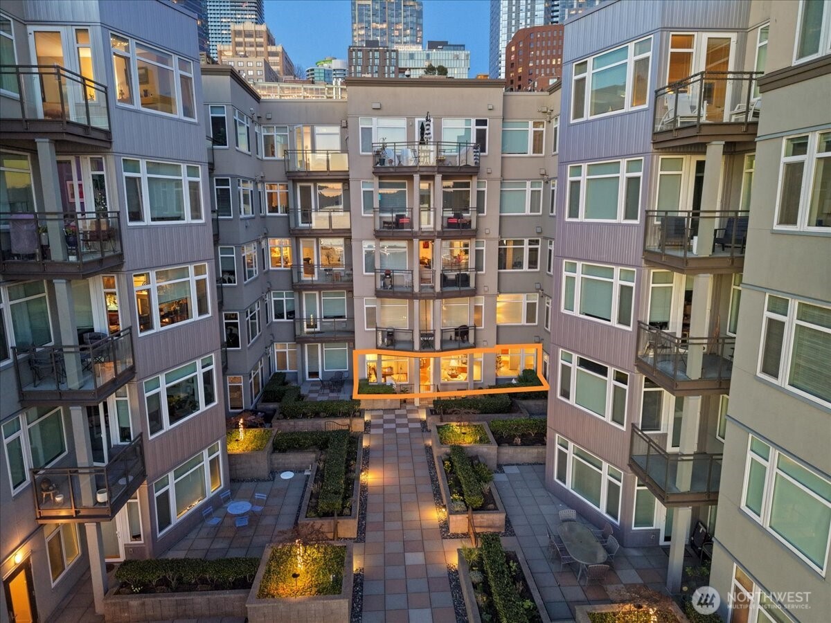 1900 alaskan way #108, Seattle, WA 98121