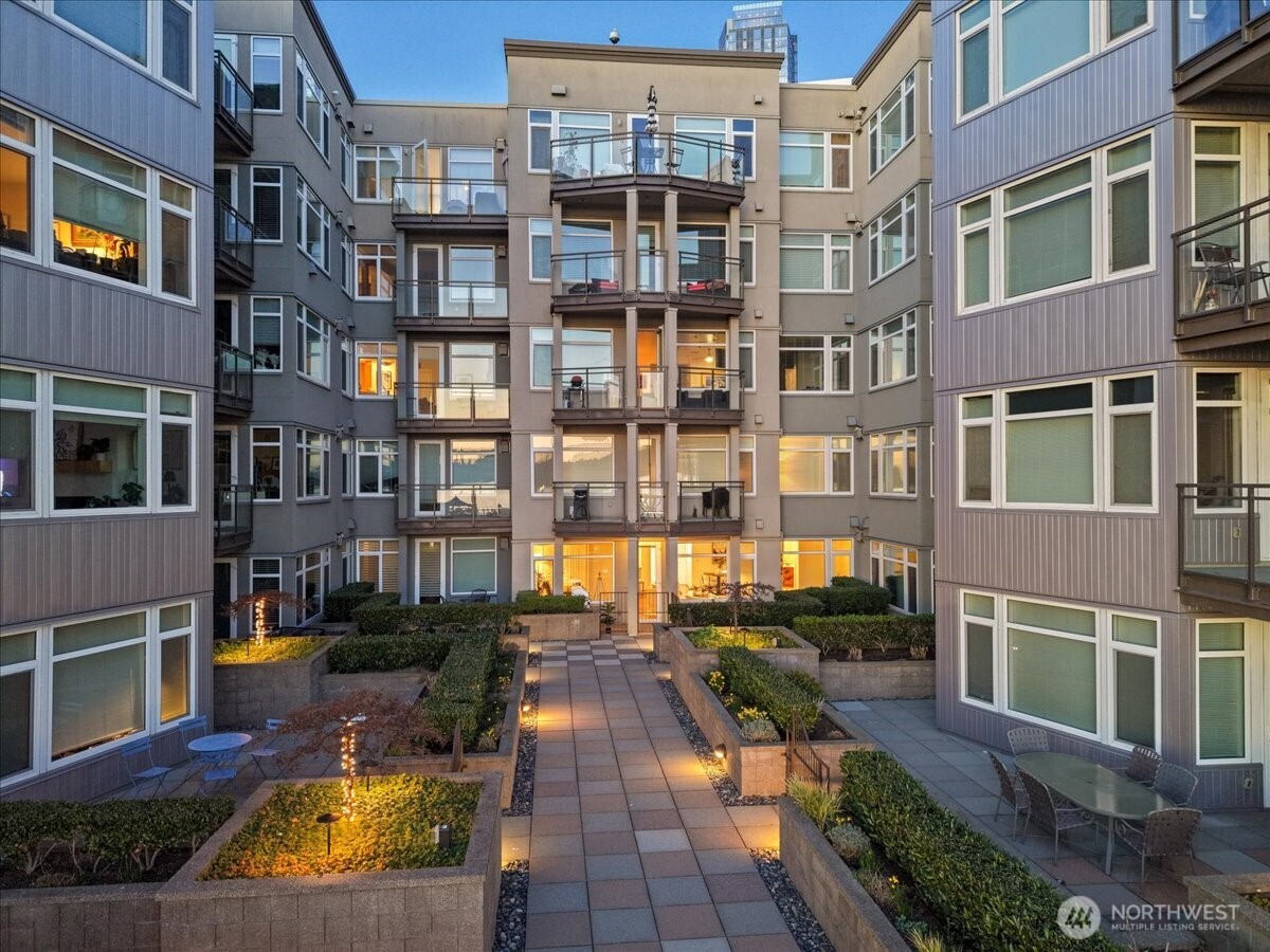 1900 alaskan way #108, Seattle, WA 98121