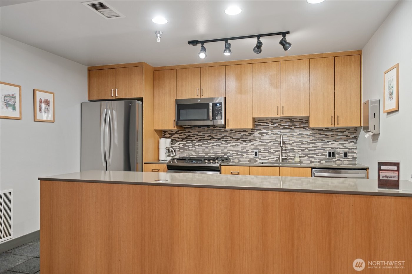 1900 alaskan way #108, Seattle, WA 98121