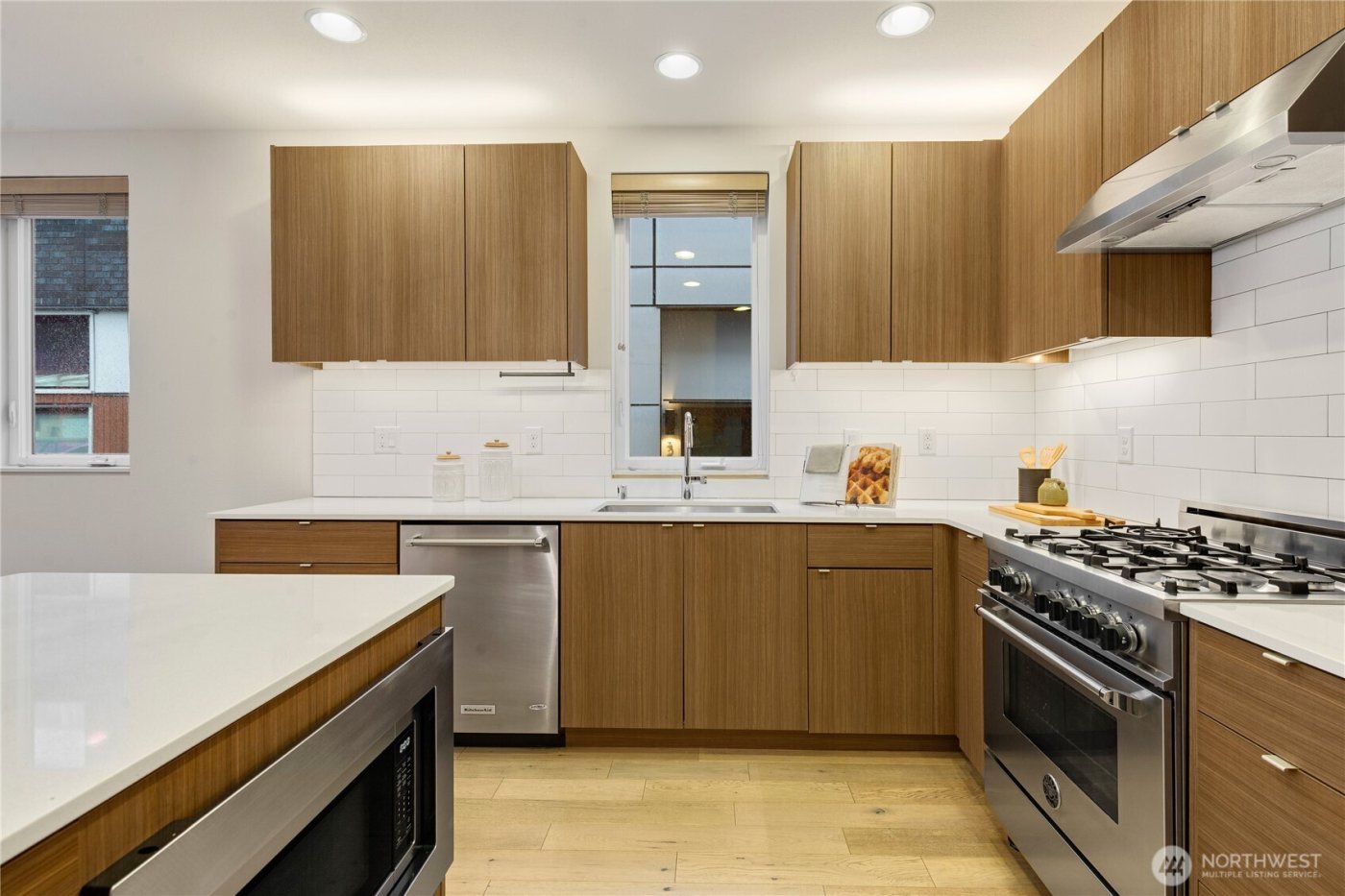 4272 SW Bradford Street , Seattle, WA 98116