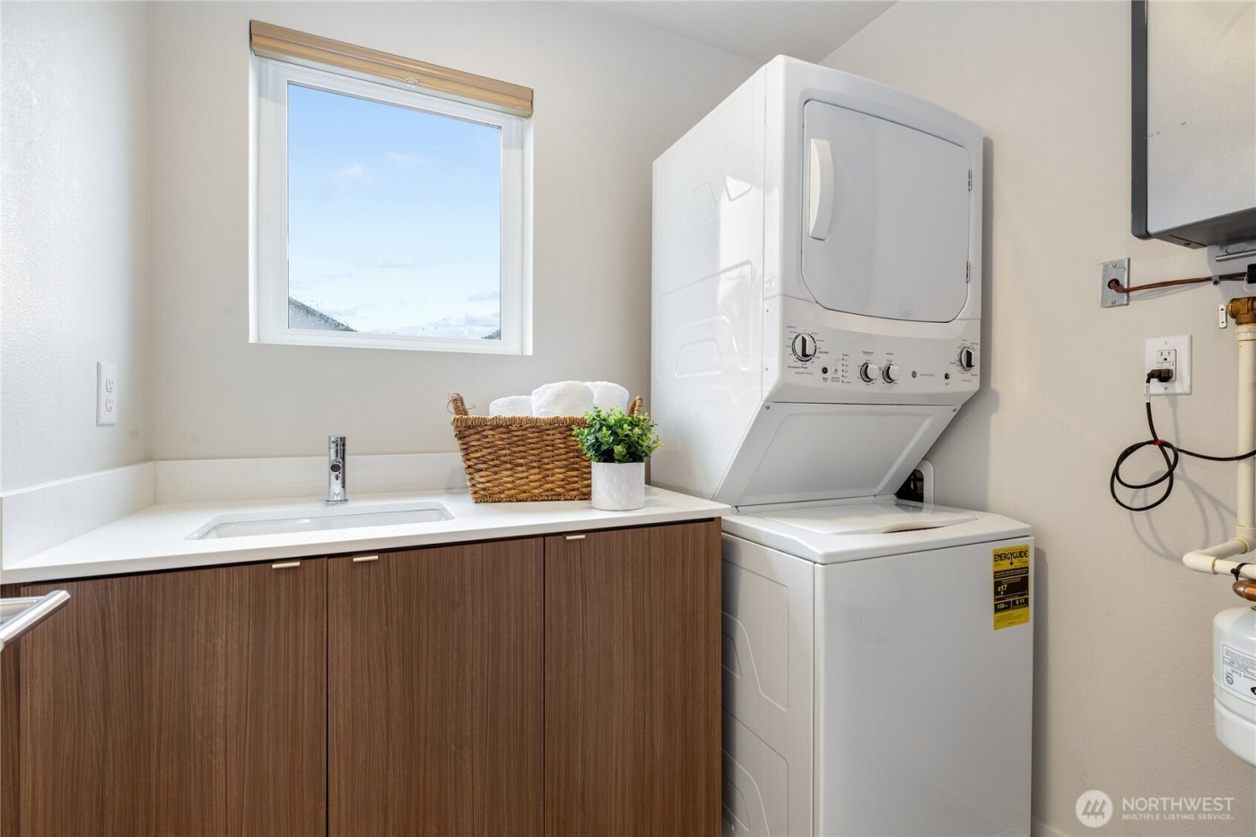 4272 SW Bradford Street , Seattle, WA 98116