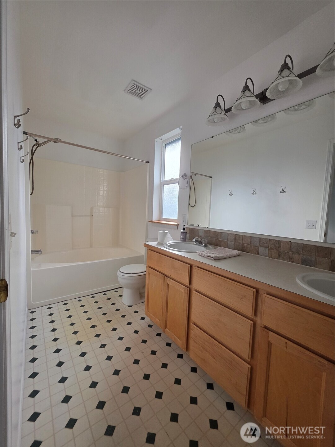 17611 67th Avenue Ct E, Puyallup, WA 98375