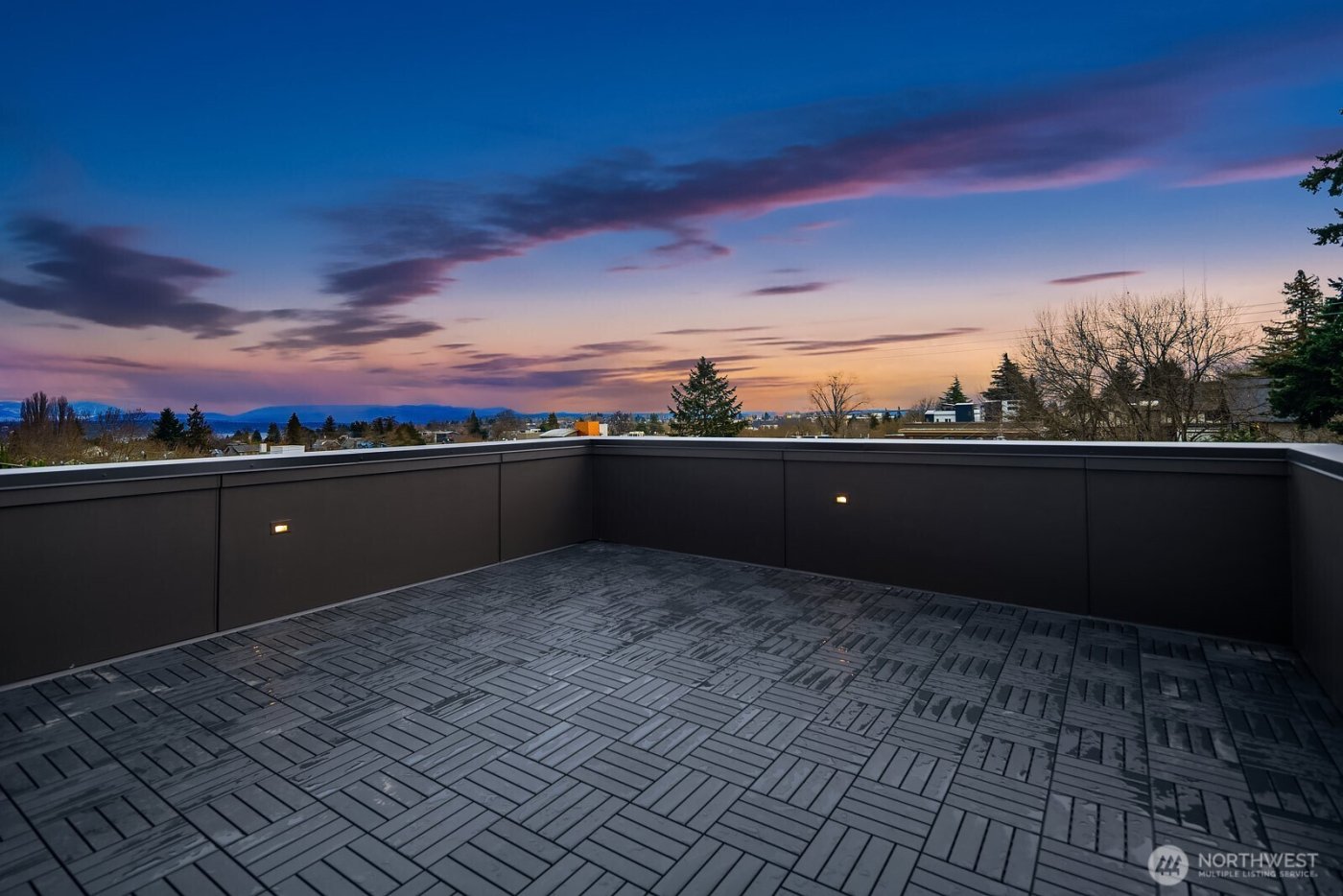 1810 E Mercer Street , Seattle, WA 98112