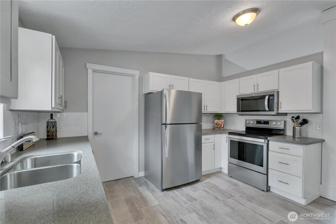 12818 Prairie Ridge Drive E, Bonney Lake, WA 98391-7582