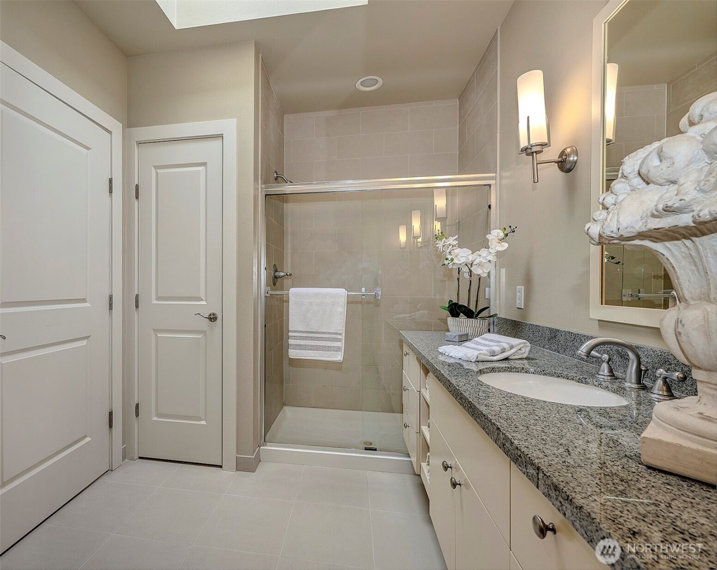 61 Pine Street #201, Edmonds, WA 98020