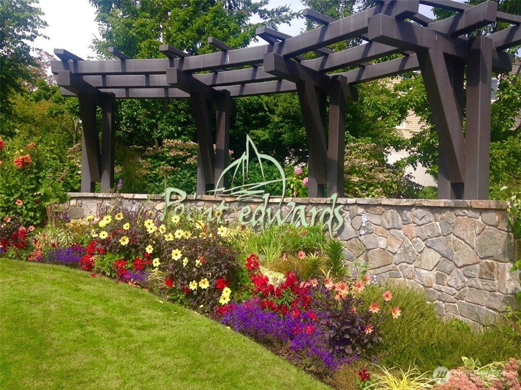 61 Pine Street #201, Edmonds, WA 98020