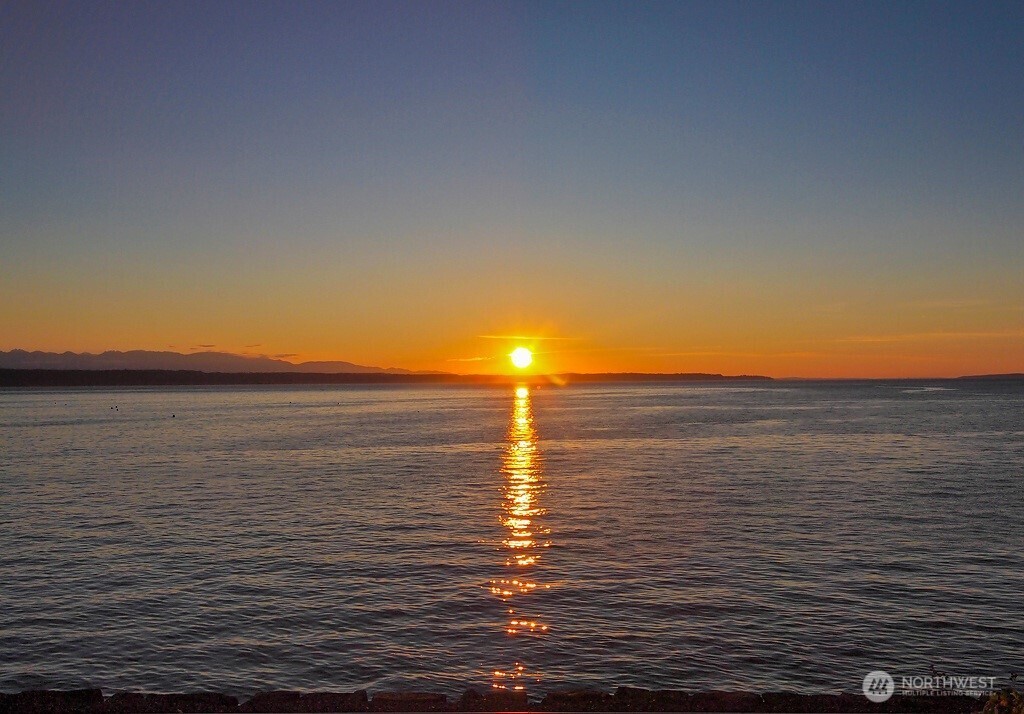 61 Pine Street #201, Edmonds, WA 98020