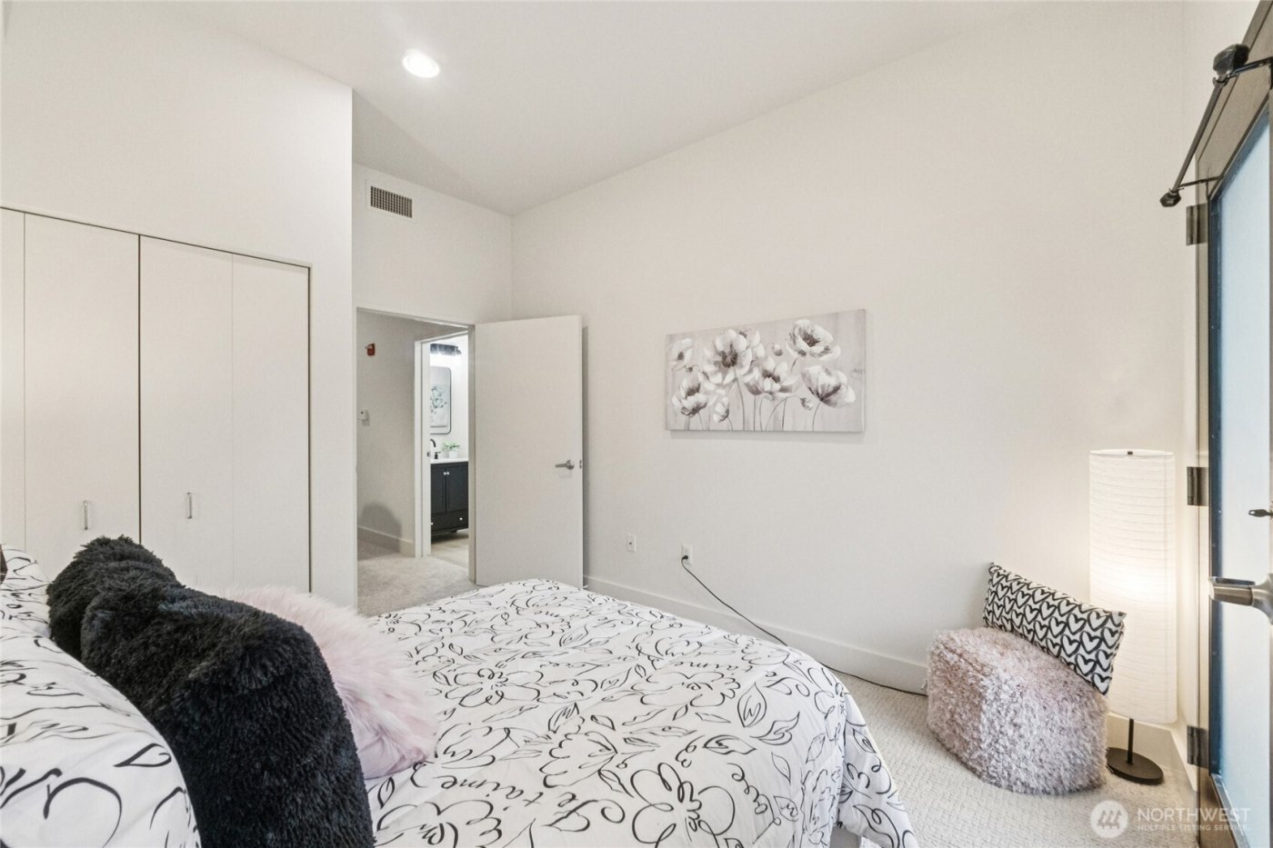 615 E Pike Street #305, Seattle, WA 98122