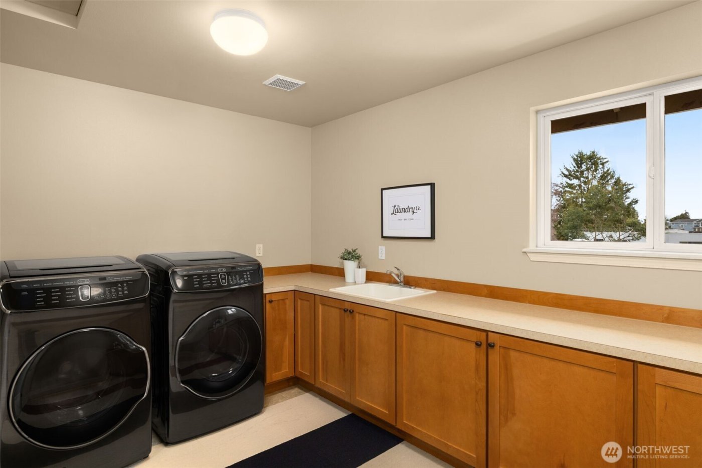8360 Loyal Way NW, Seattle, WA 98117