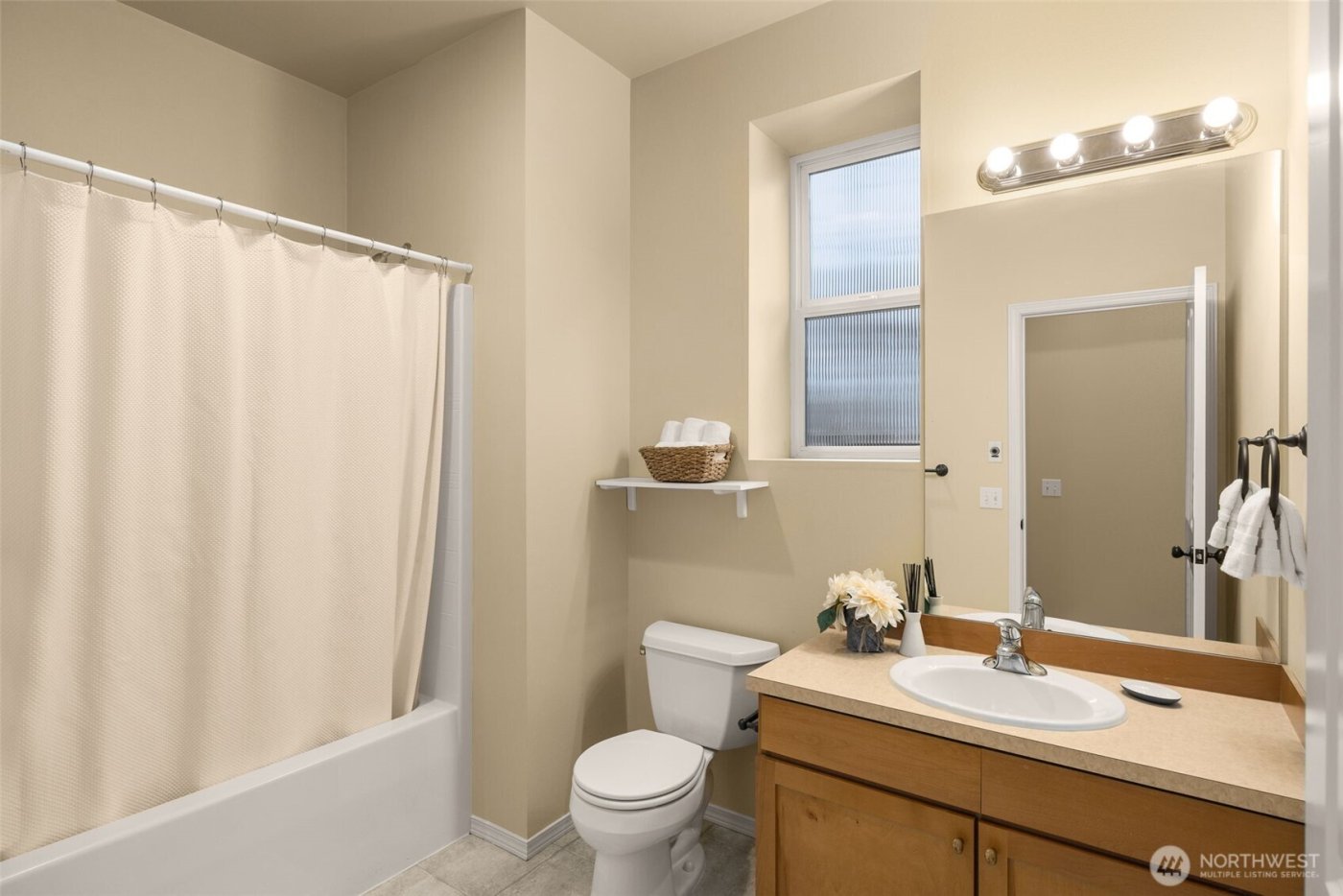 8360 Loyal Way NW, Seattle, WA 98117