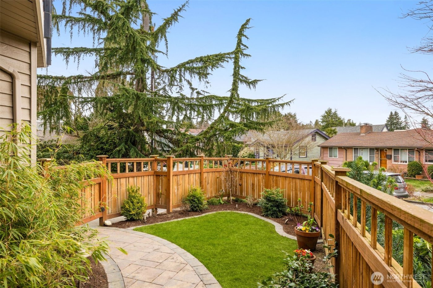 8360 Loyal Way NW, Seattle, WA 98117