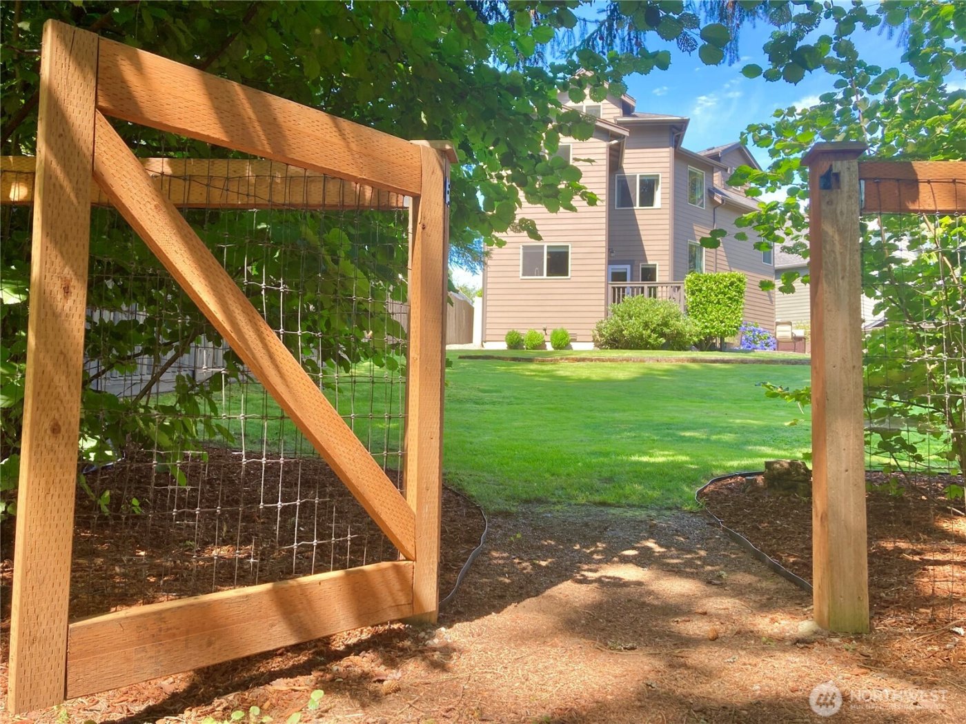 32794 Abrams Avenue , Black Diamond, WA 98010