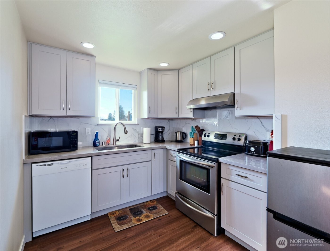 6105 S 124th St , Seattle, WA 98178