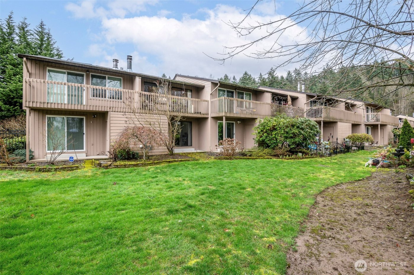 8521 S 259th Street #B-15, Kent, WA 98030