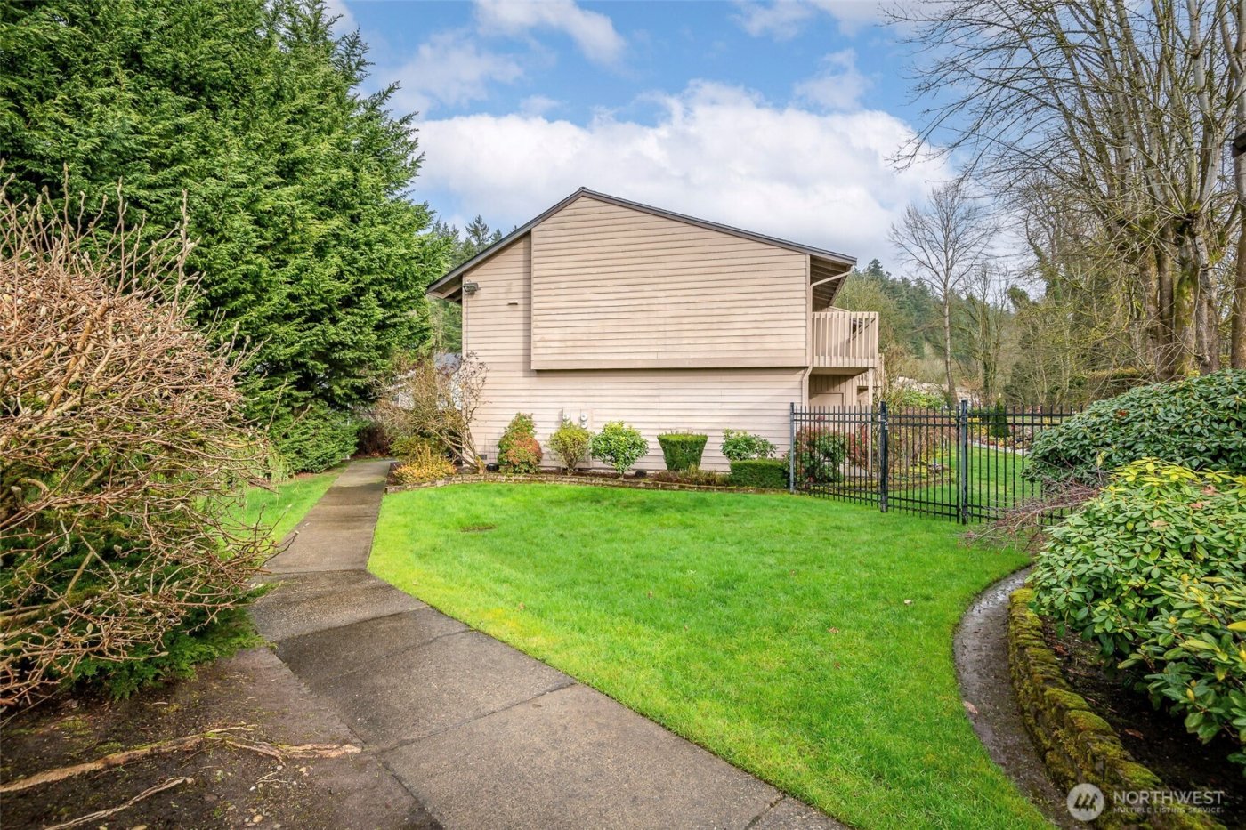 8521 S 259th Street #B-15, Kent, WA 98030