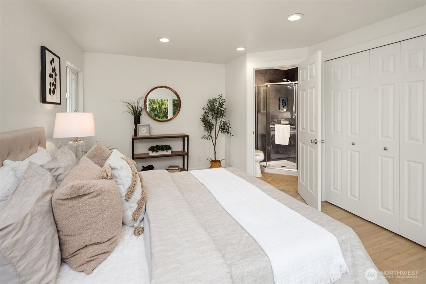 6833 47th Avenue NE, Seattle, WA 98115